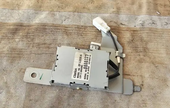 Subaru Outback Aerial antenna amplifier EF1203IA 286880732 0080229
