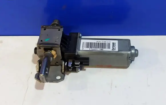 Volvo S60 Seat adjustment motor 8621416