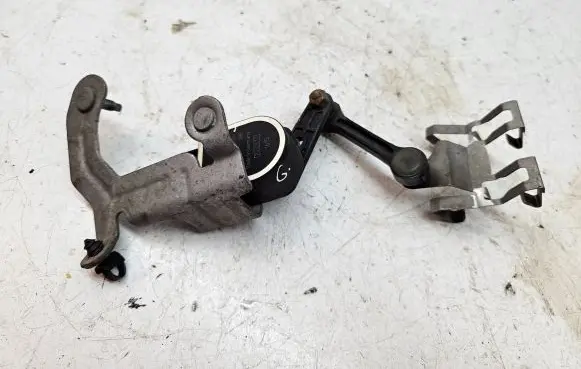 Headlight/headlamp level sensor