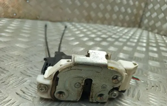 Mitsubishi Outlander Front door lock