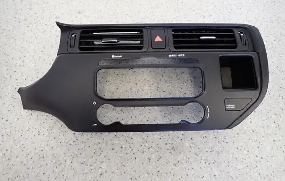 KIA Rio Dash center air vent grill 84741-1W110