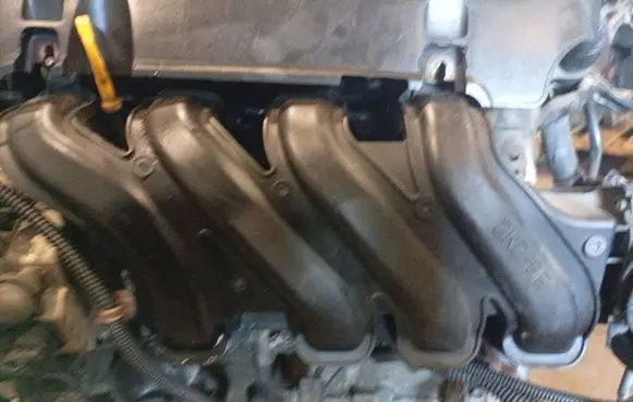 Toyota Yaris Intake manifold