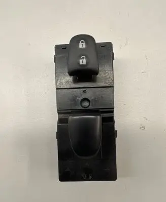 Nissan Qashqai Electric window control switch
