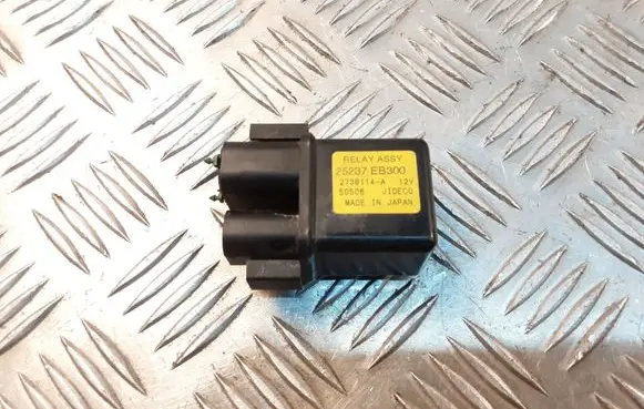 Nissan Pathfinder R51 Glow plug pre-heat relay 25237EB300