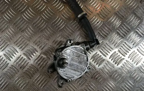 Volvo V70 Vacuum pump 08658230