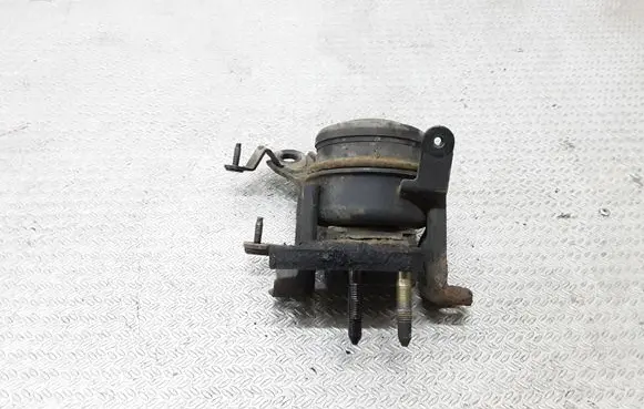 Toyota Avensis T250 Engine mount bracket