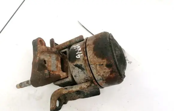 Toyota RAV 4 (XA20) Engine mount bracket
