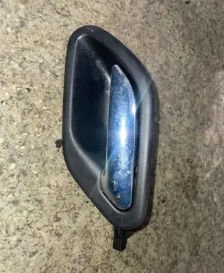 BMW 5 E39 Front door interior handle 8226049