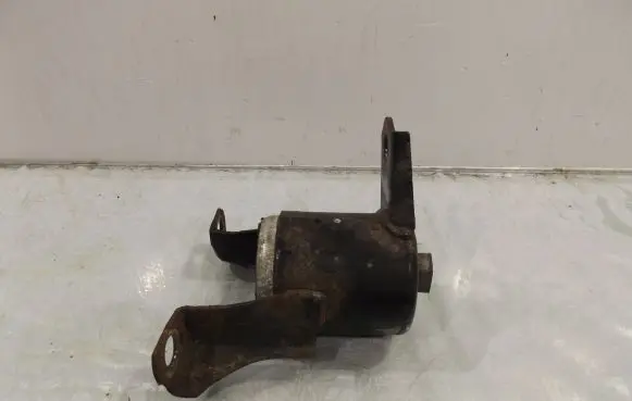 Ford Fiesta Engine mount vacuum valve 