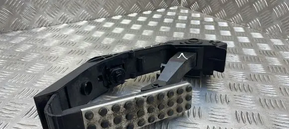 Mercedes-Benz E W211 Accelerator throttle pedal A2113000704