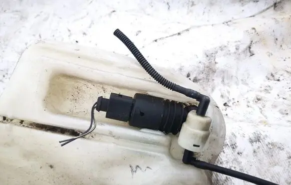 Audi A6 S6 C5 4B Windscreen/windshield washer pump