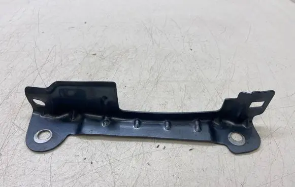 Fender mounting bracket