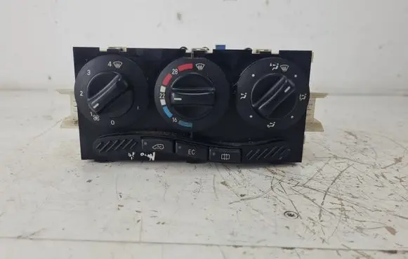 Mercedes-Benz A W168 Climate control unit 1688300485