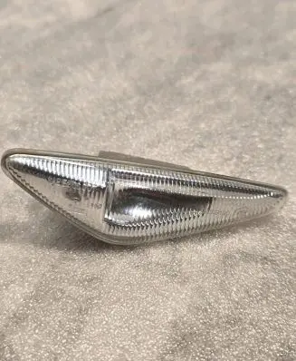 Front fender indicator light