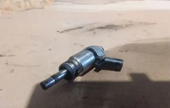 Audi A4 S4 B8 8K Fuel injector 06H906036J