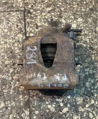 Volkswagen Golf IV Front brake caliper