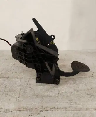 Mercedes-Benz Sprinter W901 W902 W903 W904 Clutch pedal A9012941401