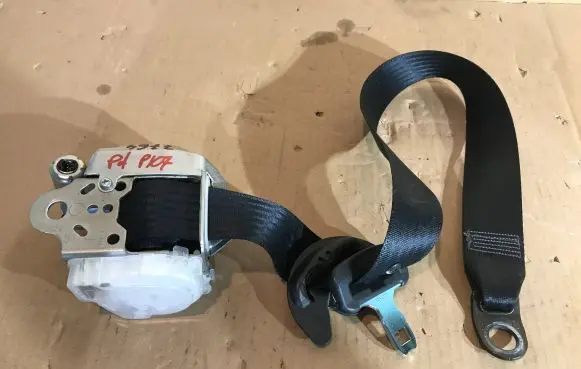 Peugeot 107 Front seatbelt L153004 L071701 7P1170P