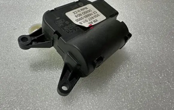 Volkswagen PASSAT B7 Air flap motor/actuator 3C0907511B CZ1168802900 050408