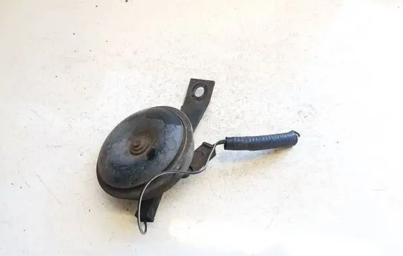 Nissan Leaf I (ZE0) Horn signal e94020