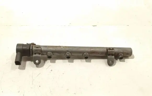Mercedes-Benz E W211 Fuel main line pipe A6420700495 10053094