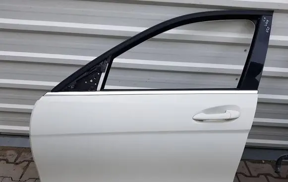 Mercedes-Benz C W204 Front door 