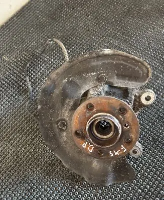 BMW 2 F45 Front wheel hub 6876646