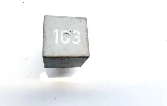 Volkswagen Polo IV 9N3 Other relay 357911253