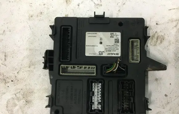 Renault Clio V Central body control module 284B19561R