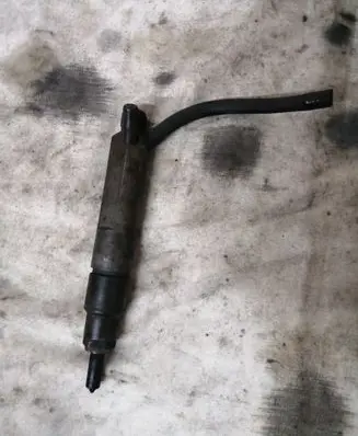 Volkswagen Golf IV Fuel injector 028130202P