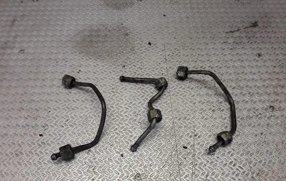 Renault Espace III Fuel injector supply line/pipe 