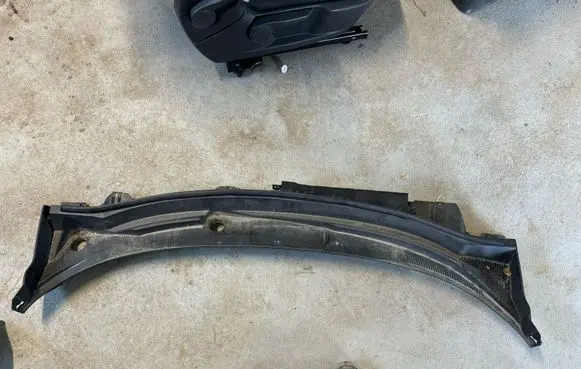 Nissan Juke II F16 Wiper trim 117435A0