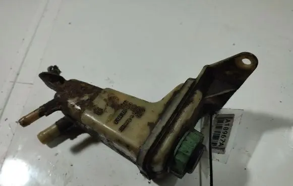 Volkswagen PASSAT B5 Power steering fluid tank/reservoir 8D0422373C