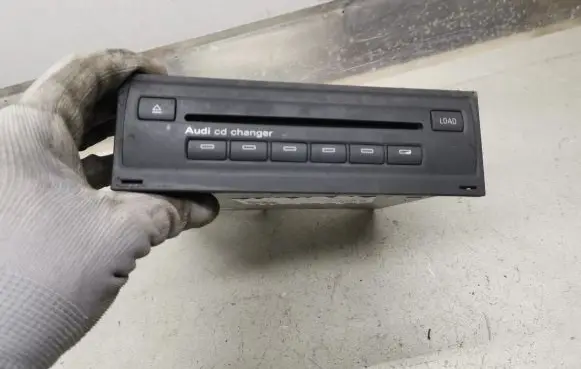 Audi A6 S6 C6 4F CD/DVD changer 4E0035111 4E0910111C