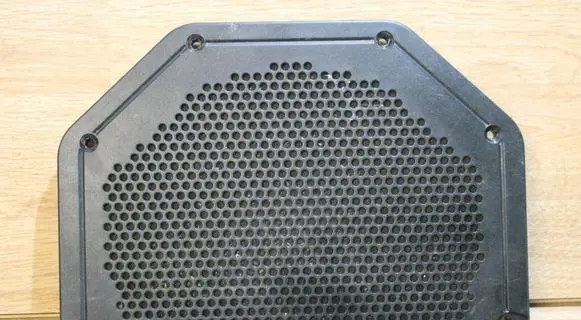 BMW 3 E90 E91 Subwoofer grill/trim 6925337