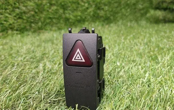 Mercedes-Benz C W204 Hazard light switch 2048701058 33690812