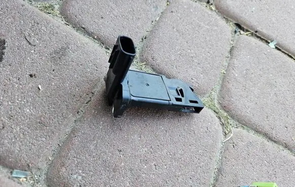 Opel Insignia B Mass air flow meter 22752508
