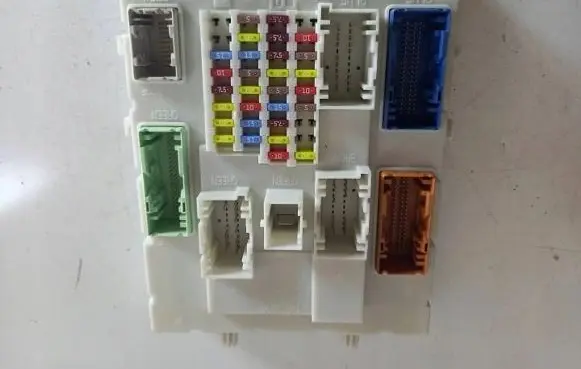 Ford Focus Fuse module 000000000400 14A073 J1444J50J54