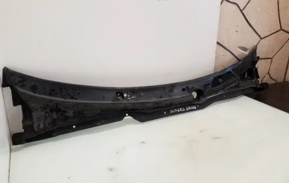 Nissan Almera N16 Wiper trim