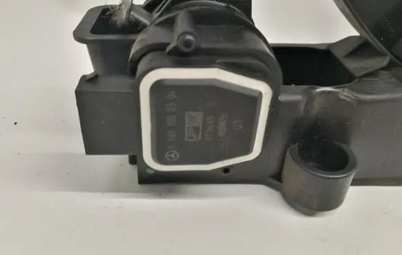 Accelerator throttle pedal