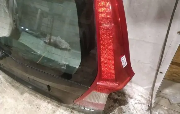 Volvo V70 Tailgate rear/tail lights 