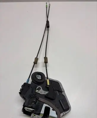 Toyota RAV 4 (XA40) Rear door lock 