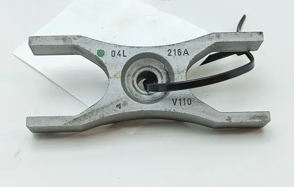 Audi A4 S4 B9 8W Fuel Injector clamp holder 04L216A