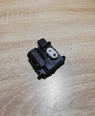 Toyota Avensis Verso Air flap motor/actuator 1138002051