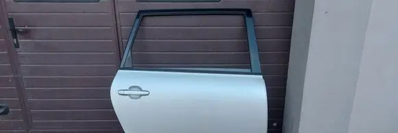 Toyota Avensis Verso Rear door