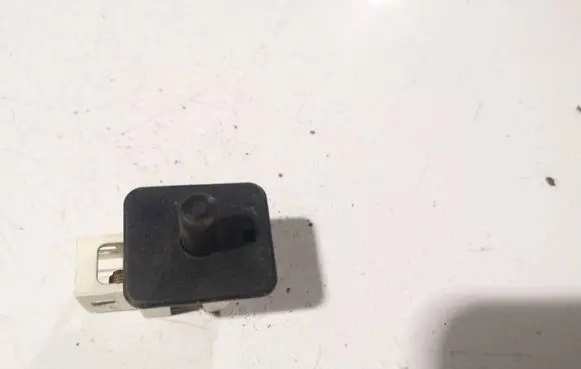 Mercedes-Benz C W203 Brake pedal sensor switch 2028209410