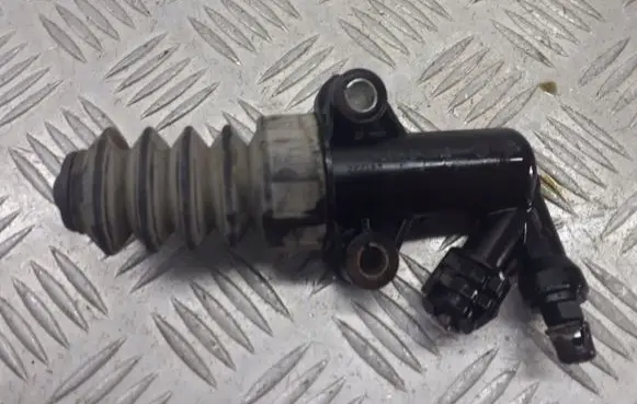 Mazda 3 I Clutch slave cylinder 3M51-7A508-AC