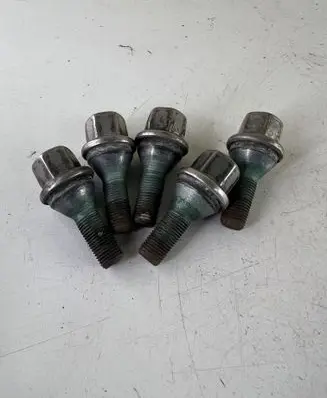 Jeep Cherokee Nuts/bolts 
