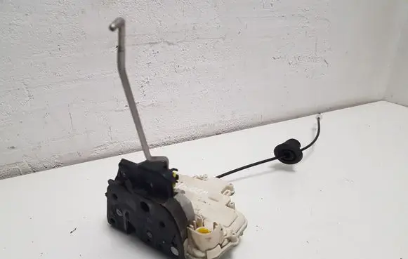 Audi A4 S4 B7 8E 8H Front door lock 8E1837015AA