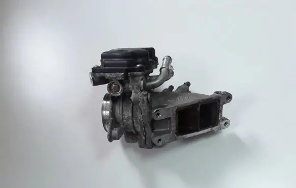 Volkswagen PASSAT B8 Throttle valve 04L128063AA